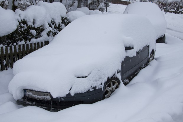 Winter Essentials: How to Get the Best Ice Scraper to Use and What You Need to Know!