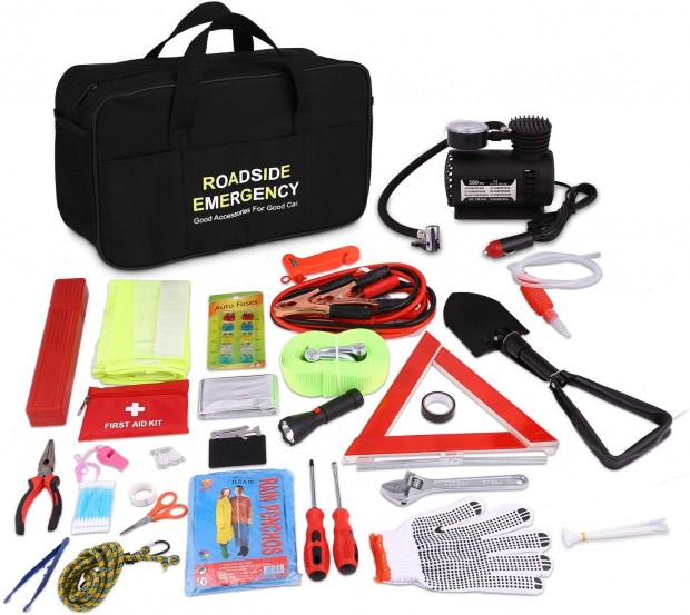  2 Winter Car Essentials: Picking Out the Best Winter Car Emergency Kit for Your Car