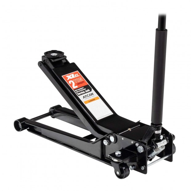 4 Lift your car easy with this heavy-duty car jack