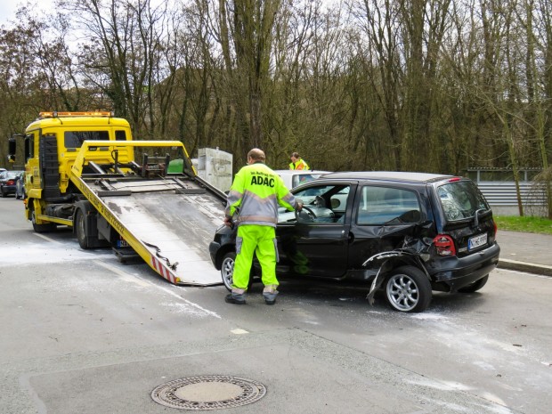 Why Should You Prefer Car Removal Services for Disposing Your Car?