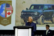 Ford Unveils 2022 Bronco Raptor Performance SUV; CEO Labels Vehicle a 'Desert-Racing Beast'